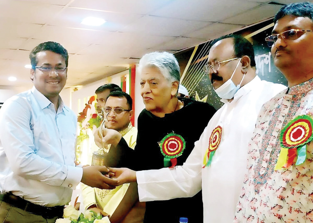 সাংগঠনিক দক্ষতা ও সমাজসেবায় ‘শেরেবাংলা আইকনিক  অ্যাওয়ার্ড’ পেলেন মনোয়ার হোসেন