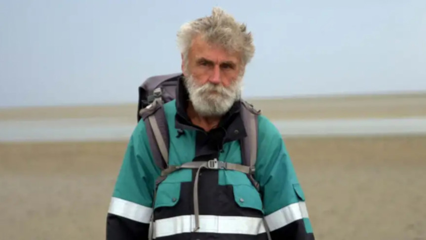 কাদায় হেঁটে চিঠি বিলি করেন তিনি