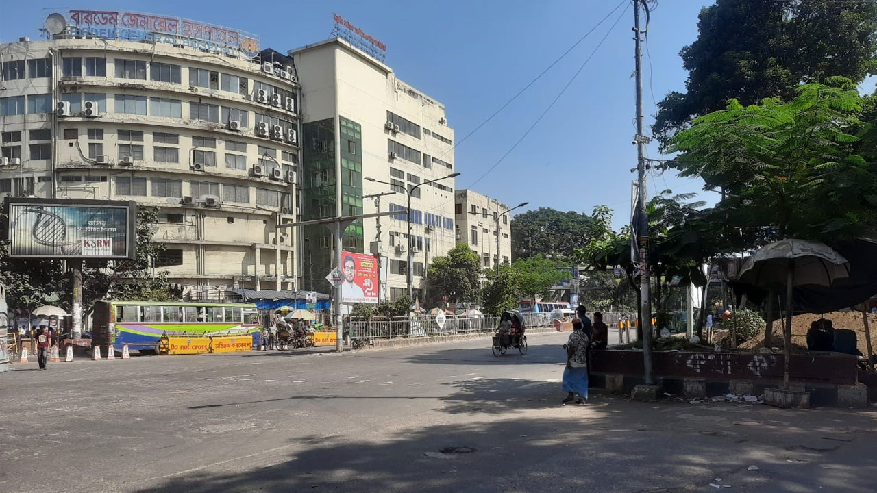 রাজধানীতে গণপরিবহনের সংখ্যা কিছুটা কম, যাত্রীও কম