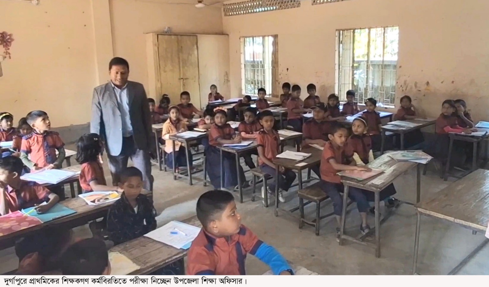 দুর্গাপুরে প্রাথমিকের পরীক্ষা বর্জন কর্মবিরতিতে শিক্ষকরা