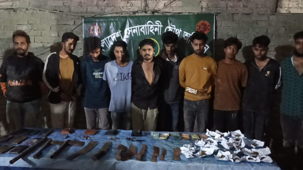 ডেমরায় সেনাবাহিনীর অভিযানে ধারালো অস্ত্রসহ কিশোর গ্যাংয়ের ৯ সদস্য আটক