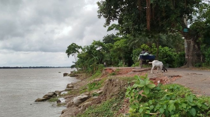 বরগুনার বিষখালীর ভাঙনে বিলীন হচ্ছে বিদ্যালয়, ঝুঁকিতে শতাধিক পরিবার