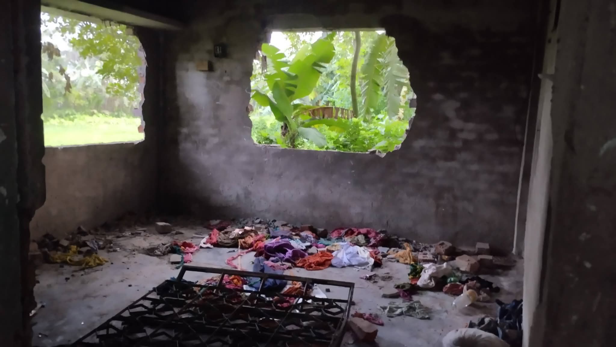 কিশোরগঞ্জে বসতঘরের দরজা-জানালা খুলে লুটপাট করে নিল দুর্বৃত্তরা